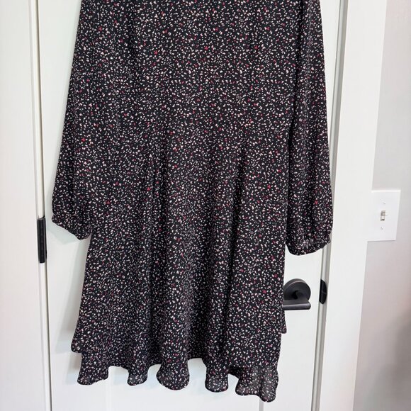 Banana Republic Long sleeved fit and flare Black dress with collar. Size 6, NWT - Picture 4 of 10